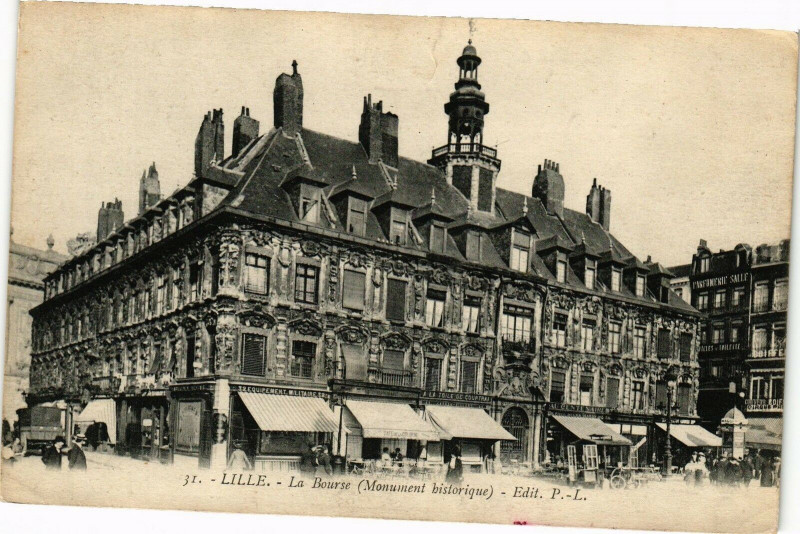 Carte postale ancienne Lille - La Bourse (Monument historique) à Lille
