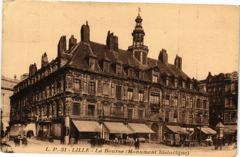 Carte postale ancienne Lille - La Bourse (Monument historique) à Lille