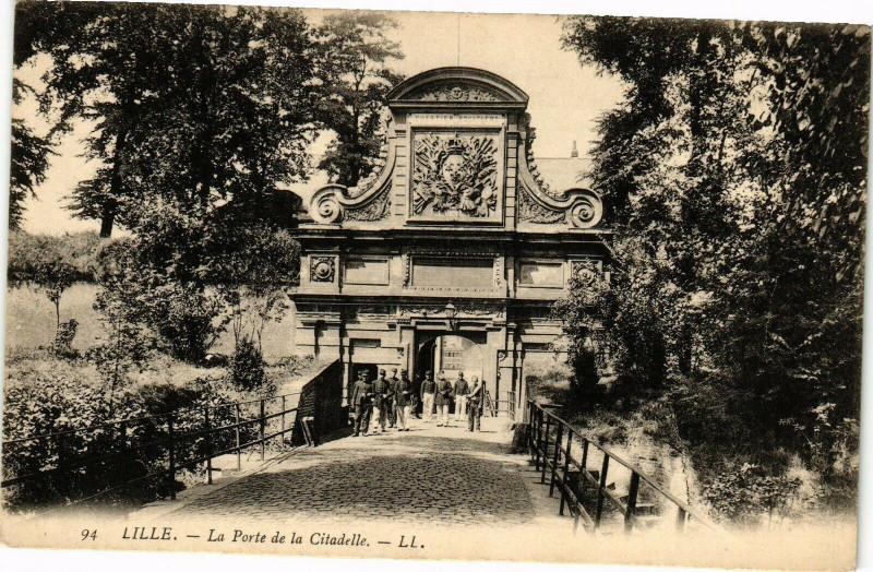 Carte postale ancienne Lille - La Porte de la Citadelle à Lille
