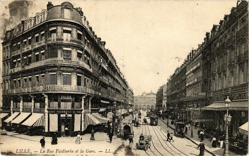 Carte postale ancienne Lille - La Rue Faidherbe et la Gare à Lille