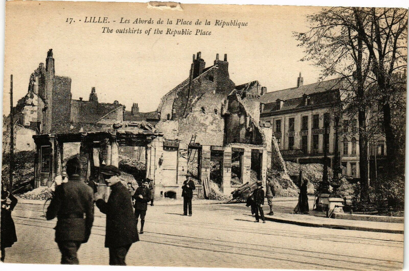 Carte postale ancienne Lille - Les Abords de la Place de la Republique à Lille
