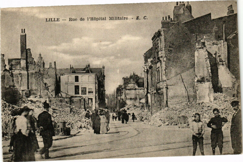 Carte postale ancienne Lille - Rue de l'Hopital Militaire à Lille