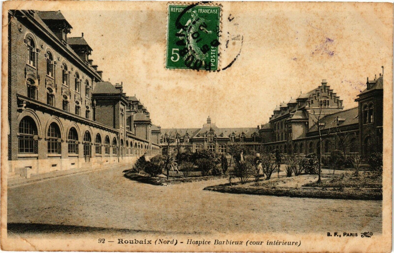 Carte postale ancienne Roubaix - Hospice Barbieux (cour interieure) à Roubaix