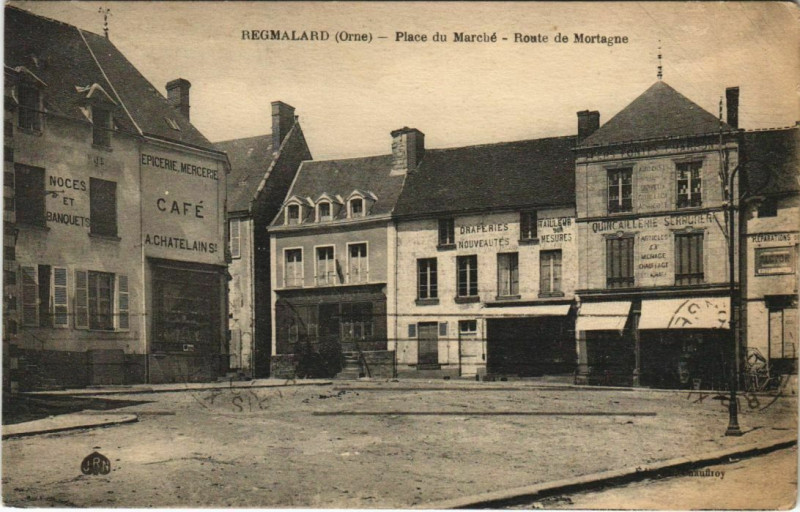 Carte postale ancienne Regmarald Place du Marche Route de Mortagne