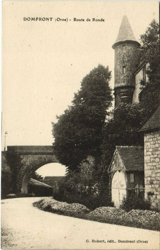 Carte postale ancienne Domfront Route de Ronde