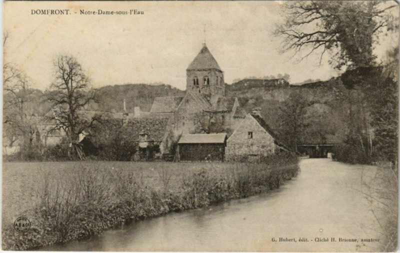 Carte postale ancienne Domfront Notre Dame sous l'Eau