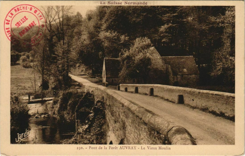 Carte postale ancienne Pont de la Foret Auvray Le Vieux Moulin