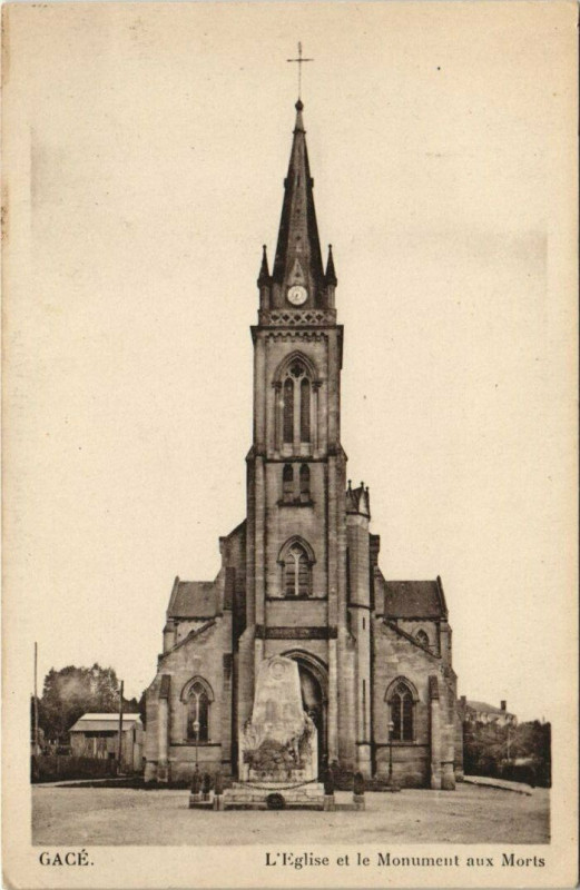 Carte postale ancienne L'Eglise et le Monument aux Morts
