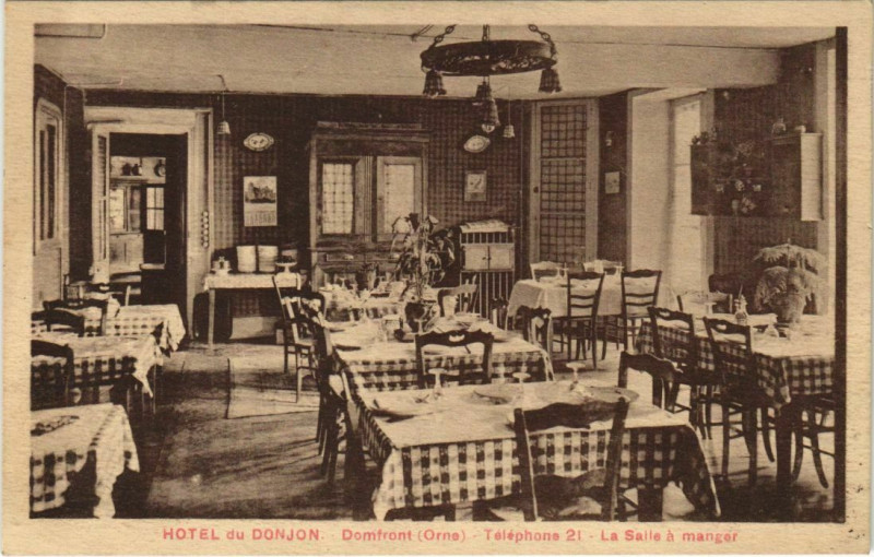 Carte postale ancienne Domfront Hotel Du Donjon