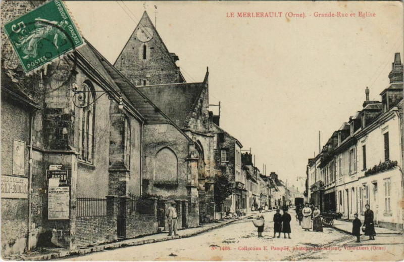 Carte postale ancienne Merlerault Grande Rue et Eglise