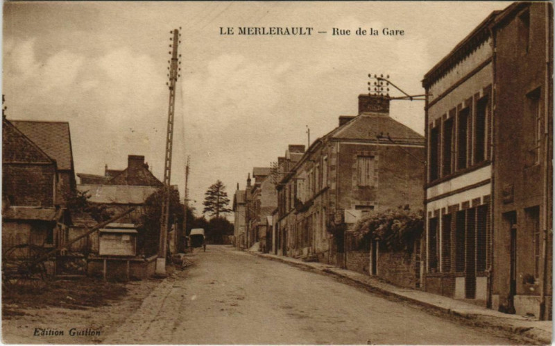 Carte postale ancienne Merlerault Rue de la Gare