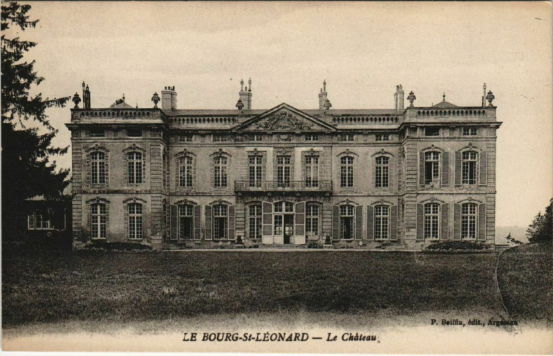 Carte postale ancienne Le Bourg-Saint-Leonard Le Chateau à Sai