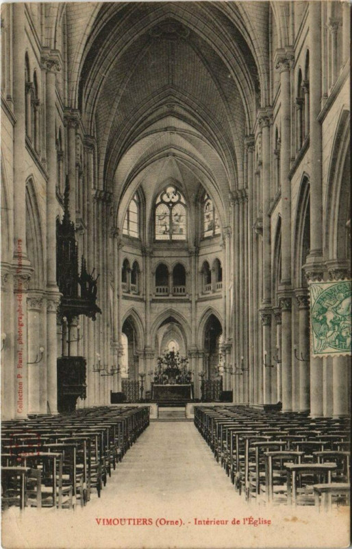Carte postale ancienne Vimoutiers Intérieur de l'Eglise à Vimoutiers