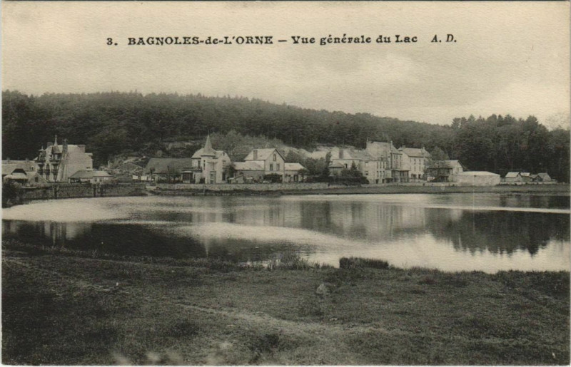 Carte postale ancienne Bagnoles-de-l'Orne Vue générale du Lac