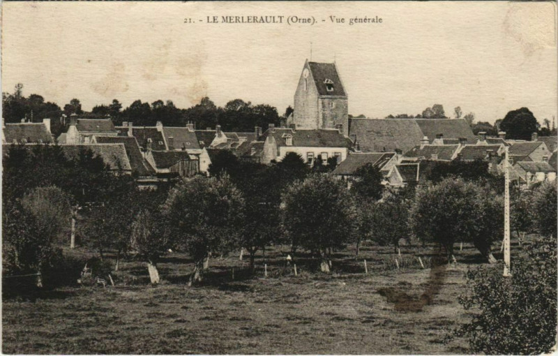Carte postale ancienne Le Merlerault Vue Generale au Merlerault