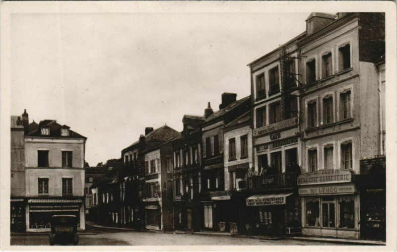 Carte postale ancienne Vimoutiers ? Scene de la rue à Vimoutiers