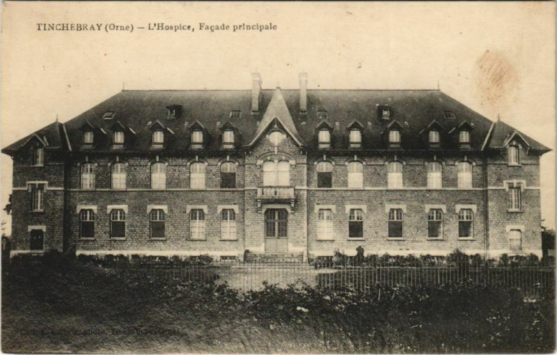 Carte postale ancienne Tinchebray L'Hospice, Facade principale France à Ri