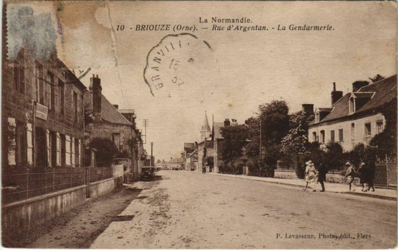 Carte postale ancienne Briouze Rue d'Argentan France à Briouze