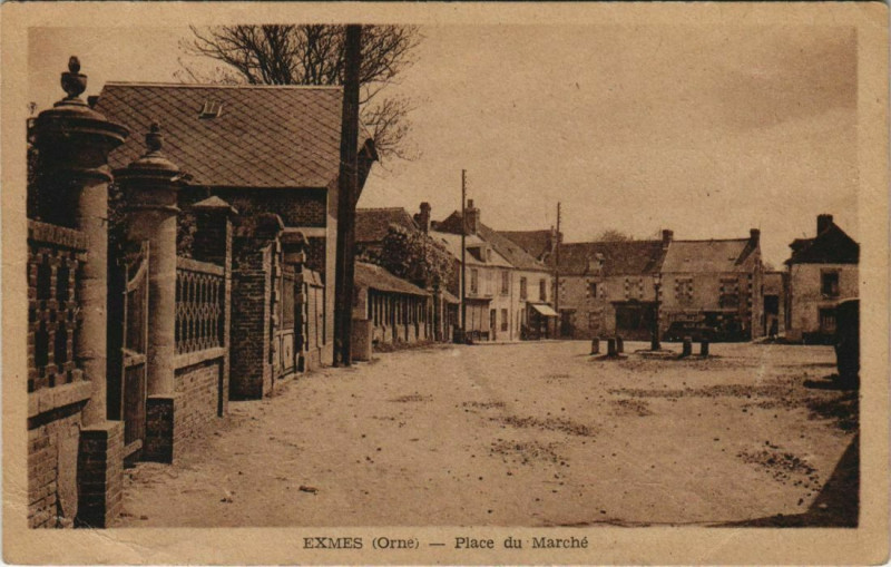 Carte postale ancienne Exmes Place du Marche France