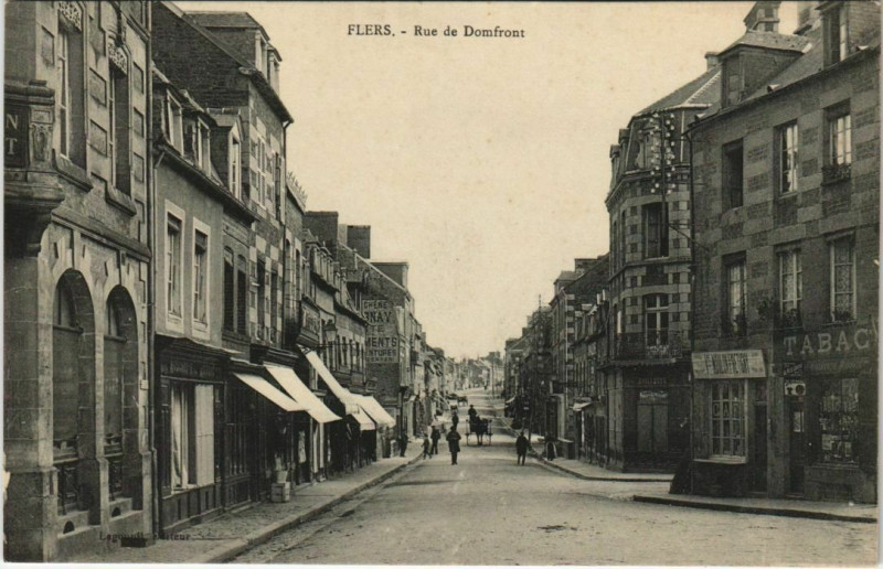Carte postale ancienne Flers Rue de Domfront France à Flers