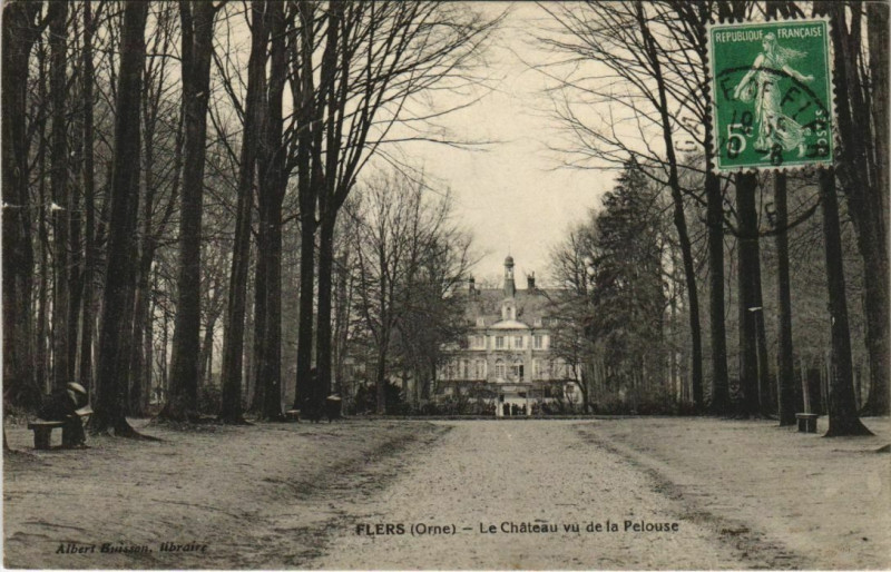 Carte postale ancienne Flers Le Chateau vu de la Pelousse France à Flers