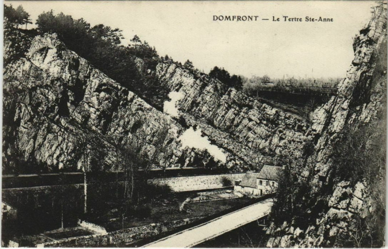 Carte postale ancienne Domfront Le Tertre Sainte-Anne France à Sai