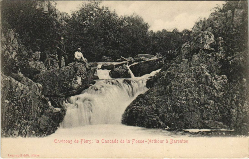 Carte postale ancienne Flers La Cascade de la Fosse-Arthour France à Flers