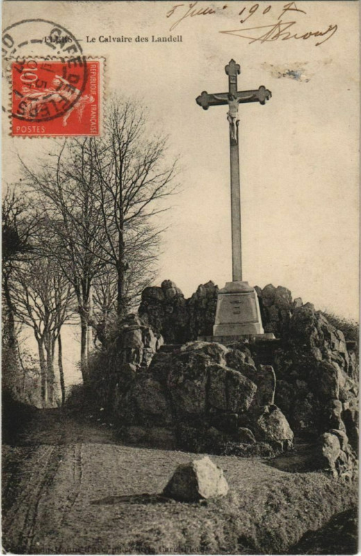 Carte postale ancienne Flers Le Calvaire des Landell France à Flers