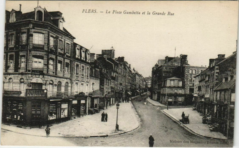 Carte postale ancienne Flers La Place Gambetta et la Grande Rue France à Flers