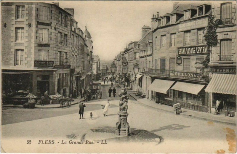 Carte postale ancienne Flers La Grande Rue France à Flers
