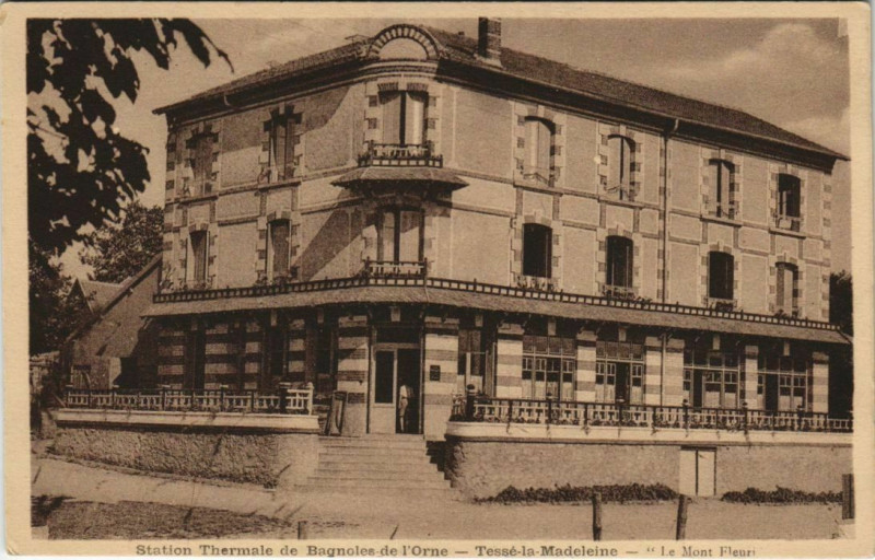 Carte postale ancienne Bagnoles de L'Orne Le Mont Fleuri France à Ri