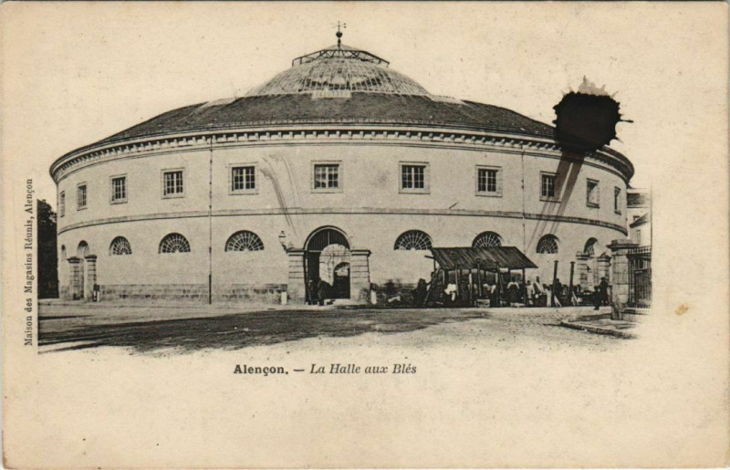 Carte postale ancienne Alencon La Halle aux Bles France à Alençon