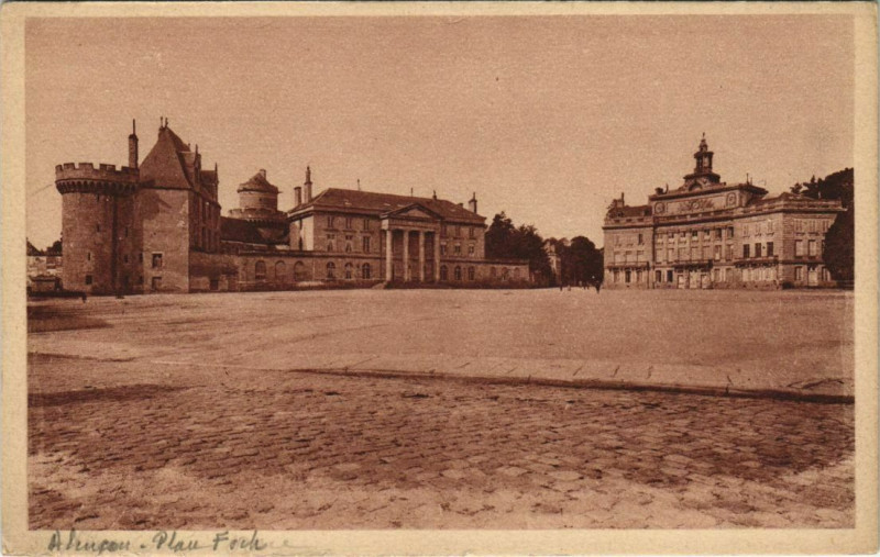 Carte postale ancienne Alencon Place d'Armes France à Alençon