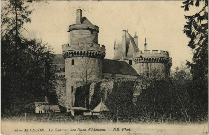 Carte postale ancienne Alencon Le Chateau des Ducs France à Alençon