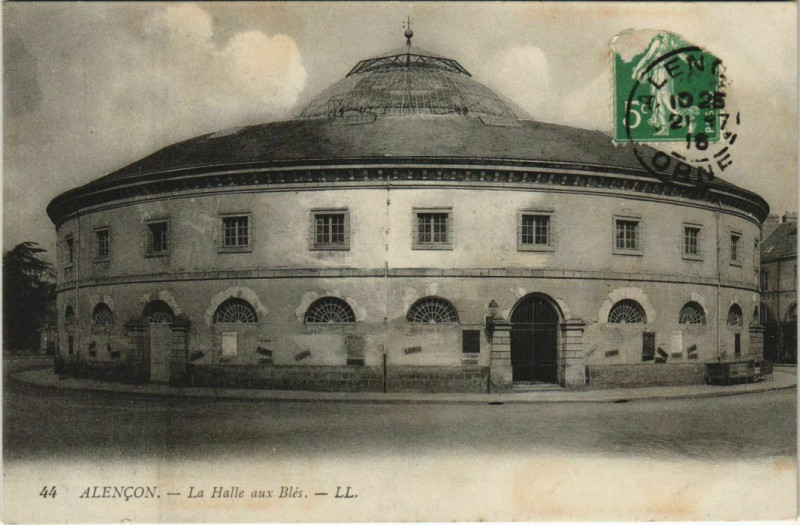 Carte postale ancienne Alencon La Halle aux Bles France à Alençon