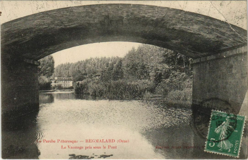 Carte postale ancienne Remalard - Le Vannage pris sous le Pont à Ri