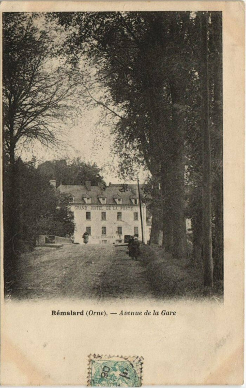 Carte postale ancienne Remalard - Avenue de la Gare