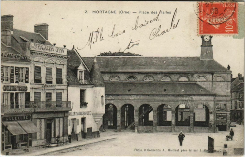 Carte postale ancienne Mortagne - Place des Halles