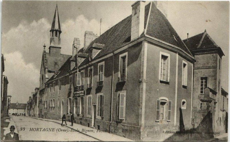 Carte postale ancienne Mortagne - Ecole Bignon