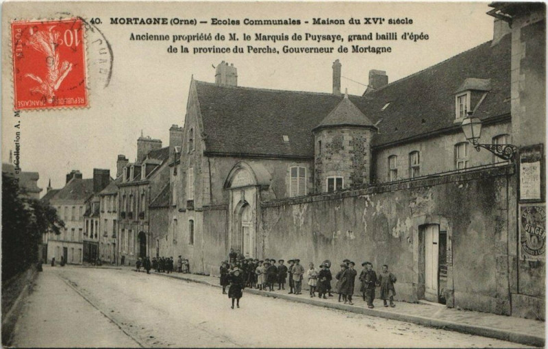 Carte postale ancienne Mortagne - Ecoles Communales