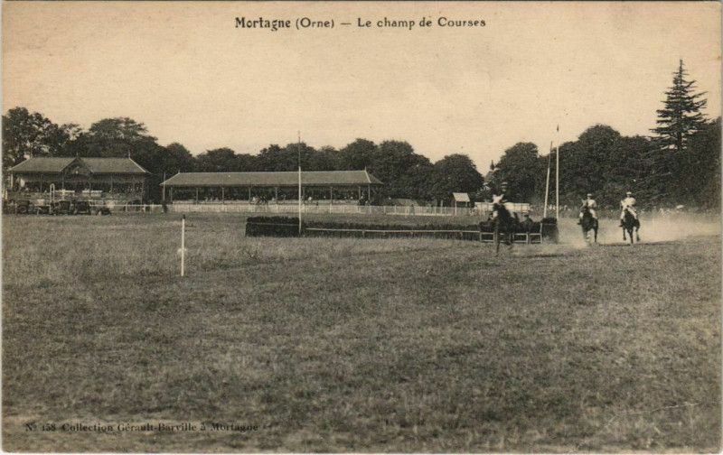 Carte postale ancienne Mortagne - Le champ de Courses