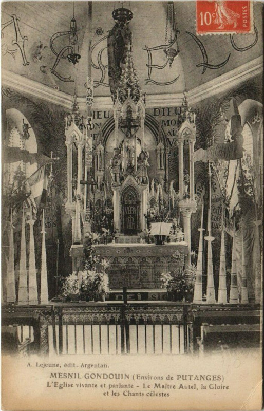 Carte postale ancienne Menil-Gondouin - L'Eglise vivante et parlante-Le Maitre Autel à Ménil-Gondouin