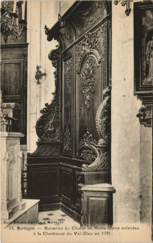 Carte postale ancienne Mortagne - Boiseries du Choeur de Notre Dame enlevées à Ri