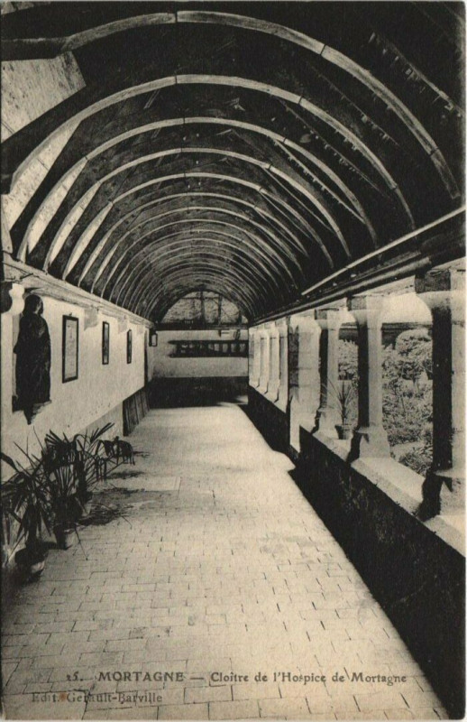 Carte postale ancienne Mortagne - Cloitre de l'Hospice de Mortagne