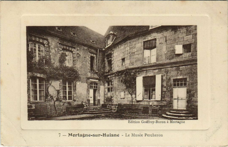 Carte postale ancienne Mortagne - sur-Huisne - Le Musée Percheron