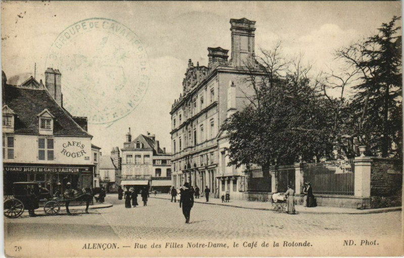 Carte postale ancienne Alencon - Rue des Filles Notre Dame le Café de la Rotonde à Alençon