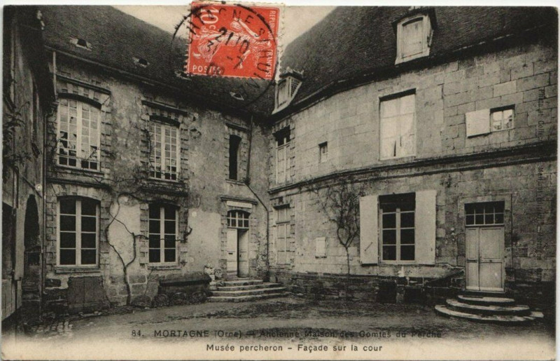 Carte postale ancienne Mortagne - Ancienne Maison des Comtes du Perche-Musée percheron