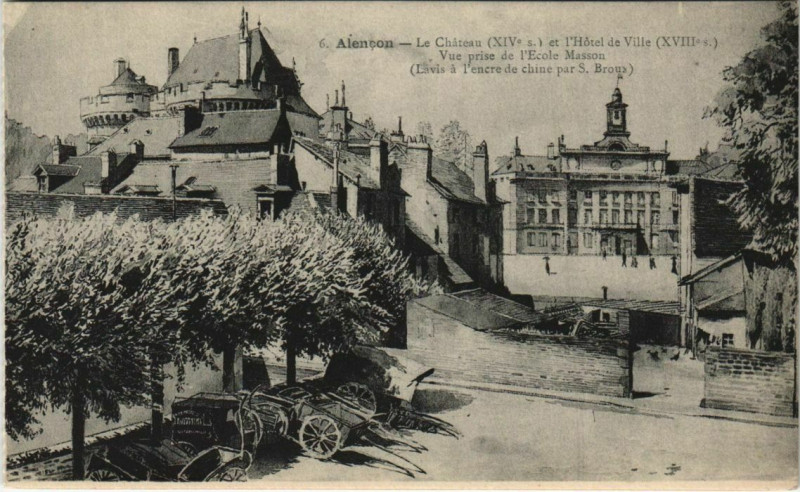 Carte postale ancienne Alencon - Le Chateau l'Hotel de Ville-Vue prise de l'Ecole Masson à Alençon