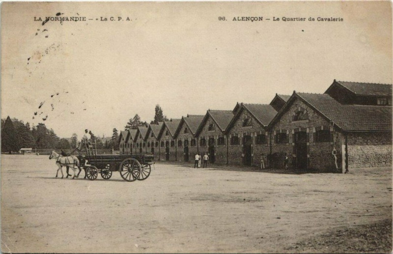 Carte postale ancienne Alencon - Le Quartier de Cavalerie à Alençon