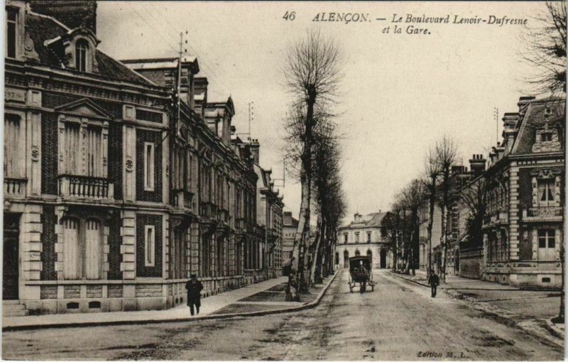 Carte postale ancienne Alencon - Le Boulevard Lenoir Dufresne et la Gare à Alençon